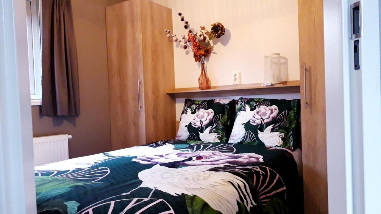 4P Chalet Tolve Met 4 Fietsen Vlakbij Natuurgebieden Drents Friese Wold, Fochteloerveen En Gevangenisdorp Veenhuizen Oosterwolde  Luaran gambar